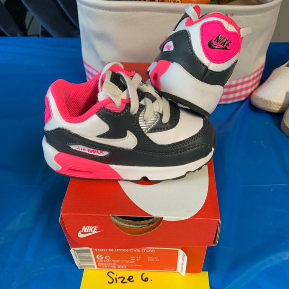 Nike shoes - Picture 2 of 2